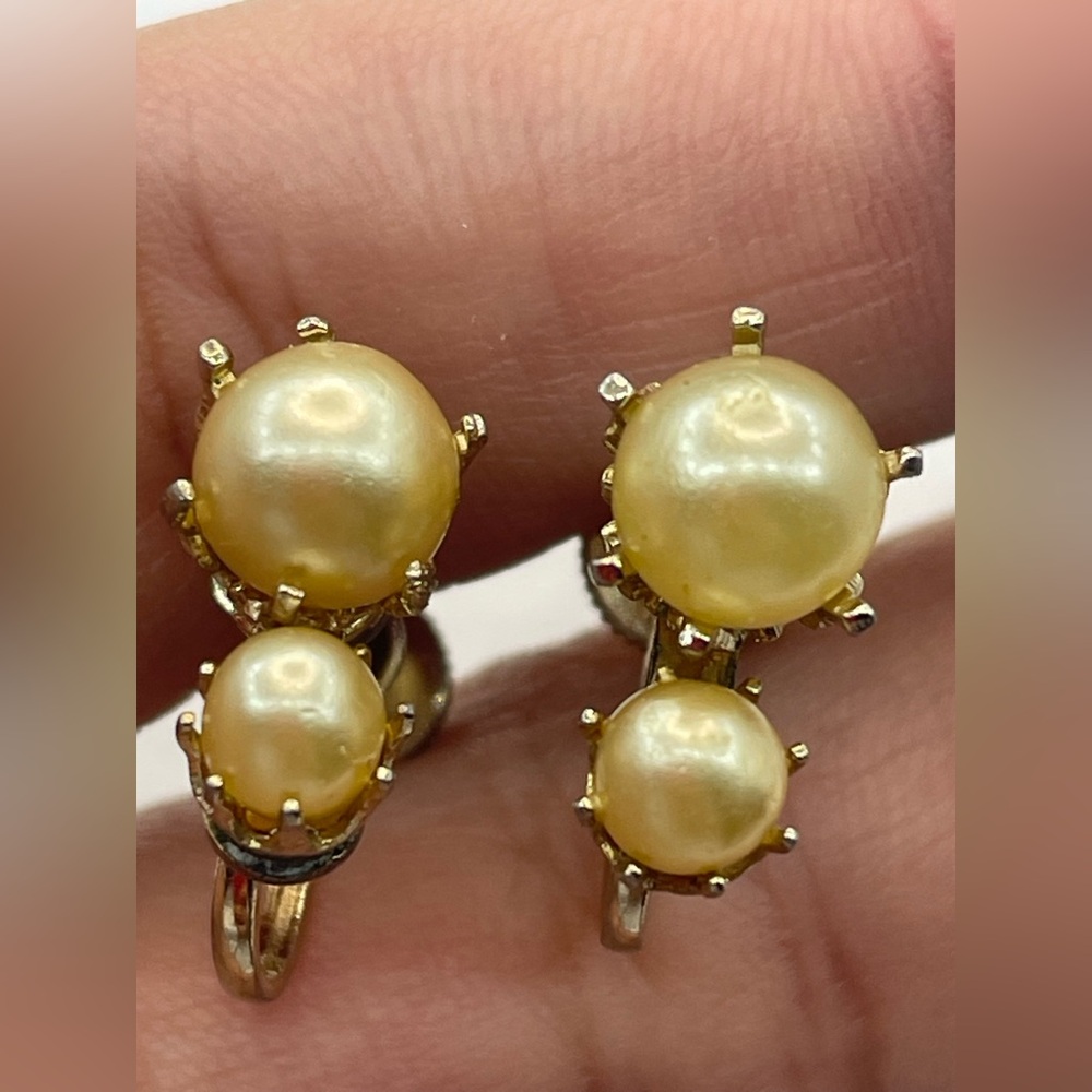 Vintage 1950s Coro Earrings Featuring a Double-Pear Desing